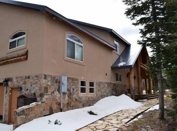 Log cabin for 12 people, with balcony and hot tub in Utah