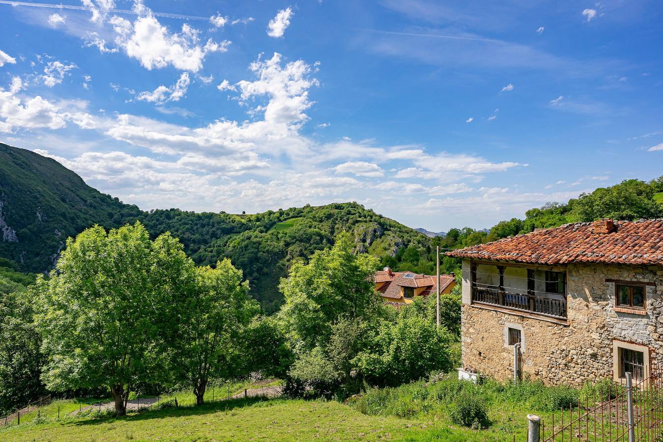 Chambre 'El Manzano' avec piscine partagée, jardin partagé et Wi-Fi in Gamonedo, Cangas de Onís