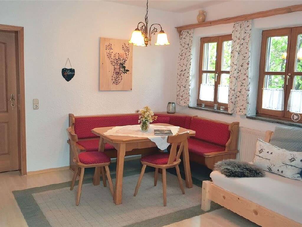 Ganze Wohnung, Bio Ferienhof Winkler - Fewo Passau (60qm)  mit Wintergarten für 3 Personen in Hutthurm, Ostbayern