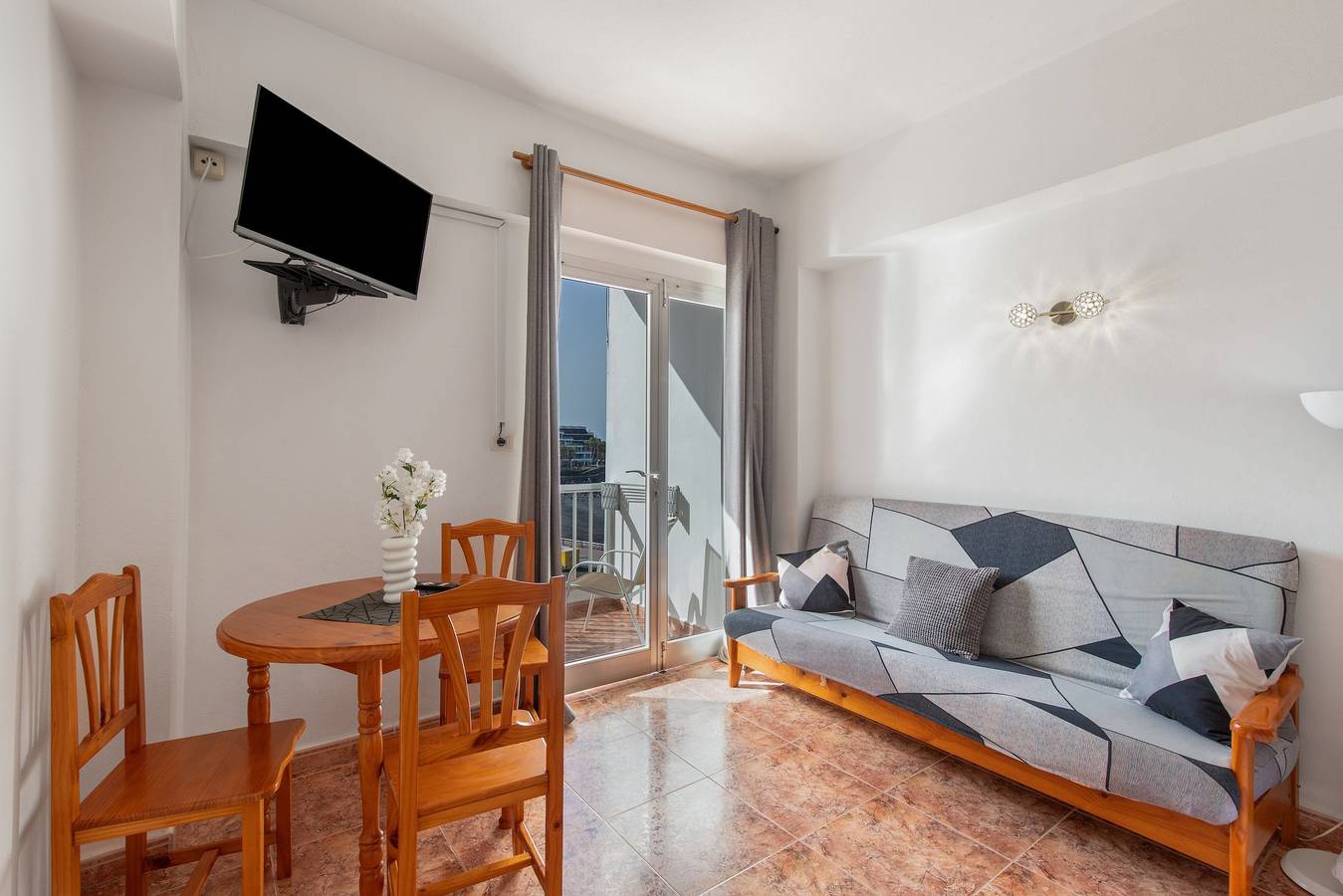 Entire studio, Studio 'Martin - 24' with Sea View, Balcony and Wi-Fi in Puerto Naos, Los Llanos de Aridane