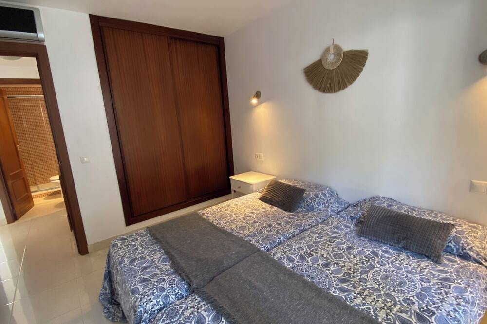 Entire apartment, Sunny Gardenia Apt- Pool-nr Beach-2 bedroom-2 bathroom-Ac-Wifi-Private Sunbeds in Cala Bona, Son Servera