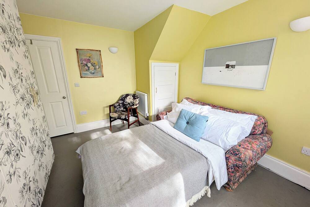 Cozy hideaway w/super fast wifi, minutes from great food places, dog friendly in Botany Bay, Kent