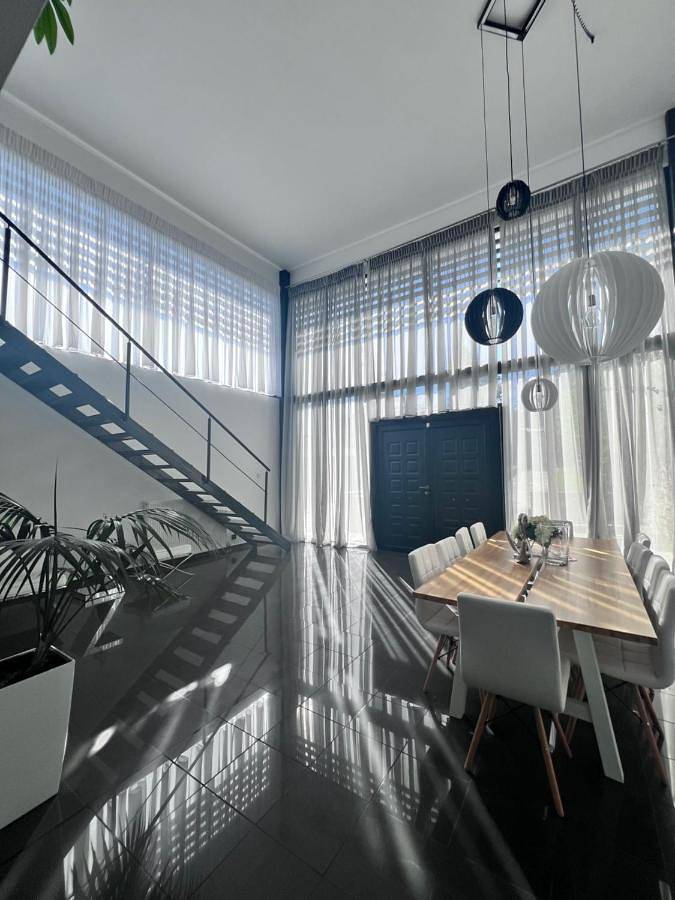 Two Bedroom Villa with Private Pool & Garden by Olivujoj in Anavyssos, Regionalbezirk Ostattika