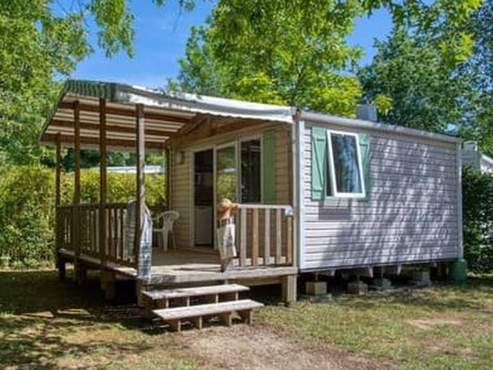 Mobil home pour 2 personnes, avec terrasse et piscine à Groléjac