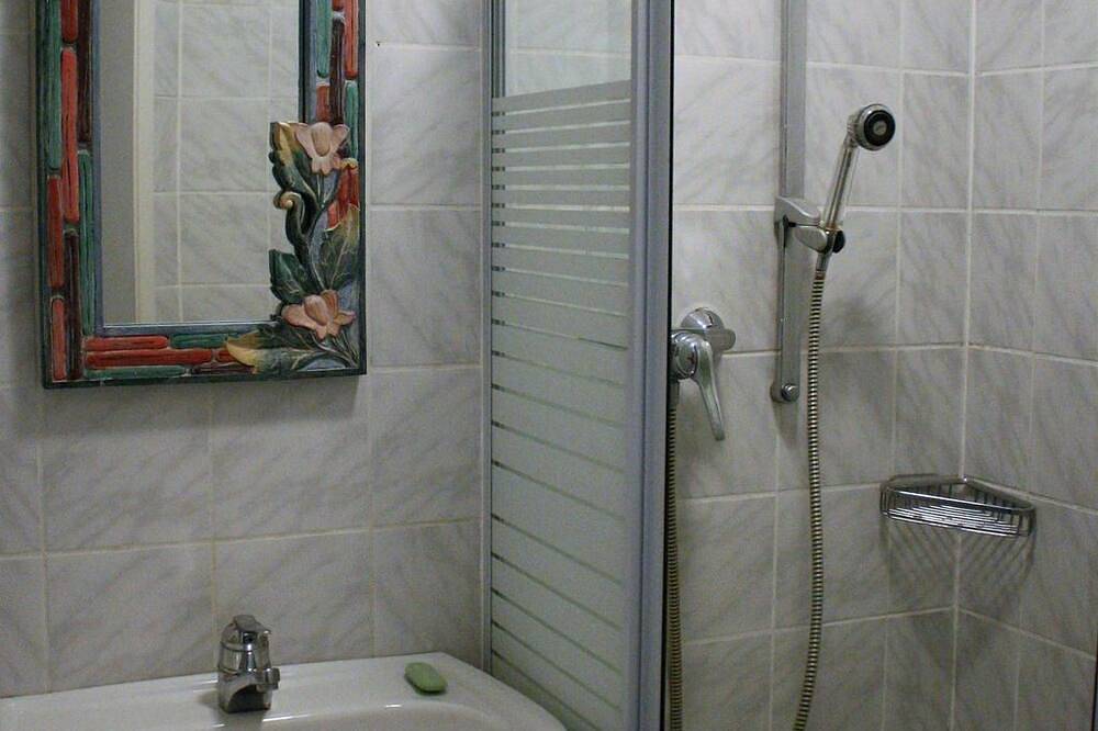 Ganze Wohnung, Gemütliches großzügiges Apartment - 6-Bett-Apartment in Höhr-Grenzhausen, Westerwald