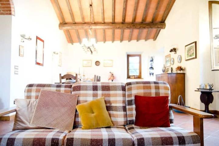 Podere Belvedere - large stunning country-side villa with private swimming-pool in Carmignano, Provincia di Prato