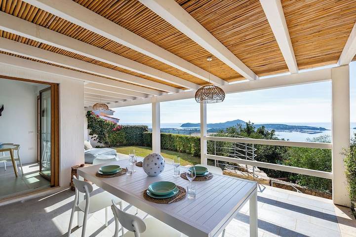 Villa pour 4 personnes, avec jardin ainsi que jacuzzi et balcon à Villasimius