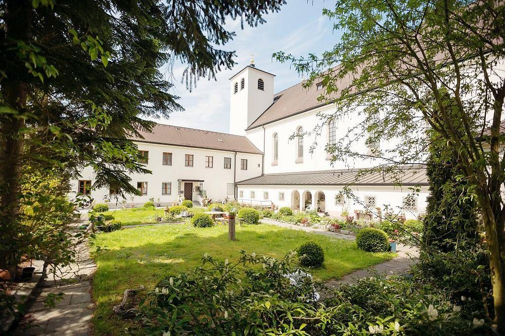 Tagungs- und Gästehaus im Kloster St. Josef - Doppelzimmer Komfort in Neumarkt in der Oberpfalz, Ostbayern