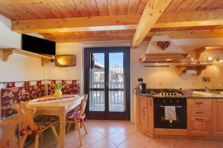 Entire apartment, La Maison De Marguerite Apartment with Mountain View, Garden and Balcony in Les Pleiades, Comune di Saint-Vincent