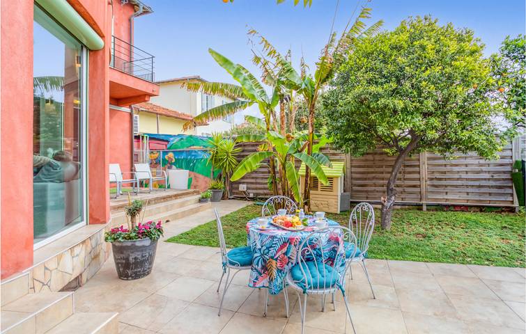 Location de vacances pour 12 personnes, avec piscine et terrasse, animaux acceptés à Saint-Laurent-du-Var - 3