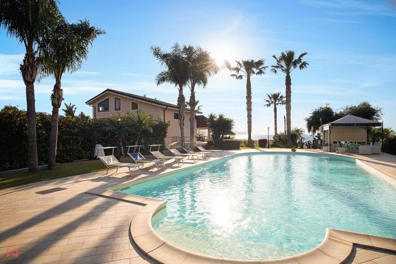Panoramica Villa con Piscina sul Mare (Sanificata) in Spiaggia di Magaggiari, Cinisi