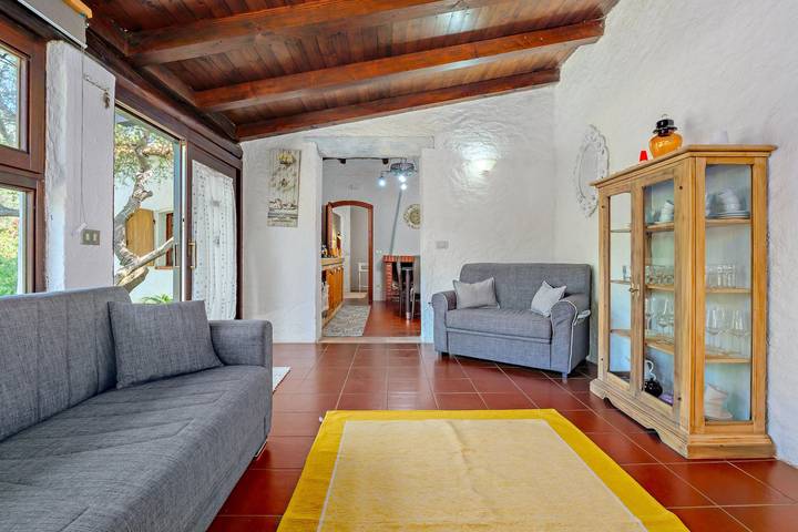 Location de vacances pour 8 personnes, avec jardin et jacuzzi, animaux acceptés à Pittulongu - 4