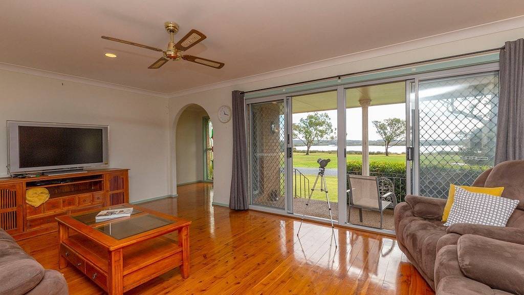 Wayila - Riverfront - Pet Friendly in Hawks Nest, Hunter Valley