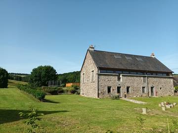 Gîte pour 4 personnes, avec terrasse et jardin à Saint-Sauves-d'Auvergne