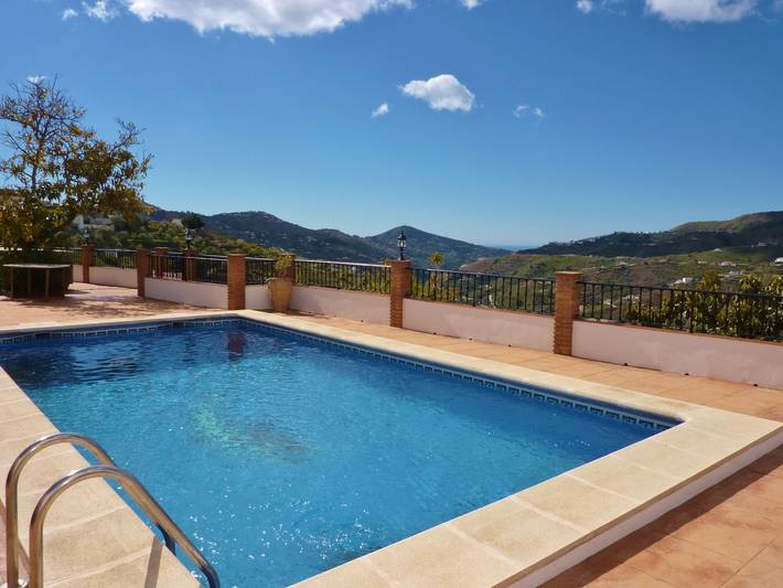 Magnifique villa avec jacuzzi in Canillas de Albaida, Cordillera Penibética