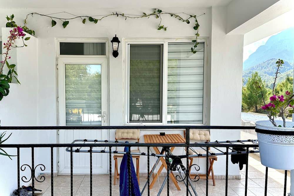 Entire apartment, 5-Min Walk to Göynük Beach • Mountain View Terrace Studio in Göynük, Kemer