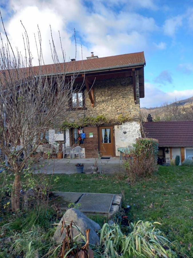 Gîte pour 9 personnes, avec terrasse et vue à Herbeys