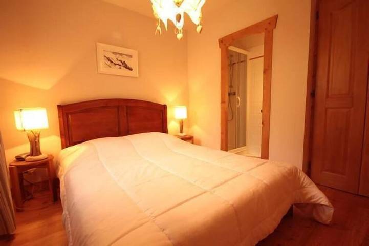 Entire apartment, 100m from ski slopes, Ground floor, swimming pool, balcony, parking, tv, ski locker, 45m² in Villard-sur-Doron, Albertville region