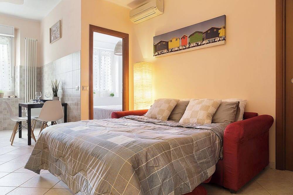 Entire apartment, Lovely two-room apartment - Milan - Rho Fiera - Wifi, Ac, Tv in Paderno Dugnano, Milan Province