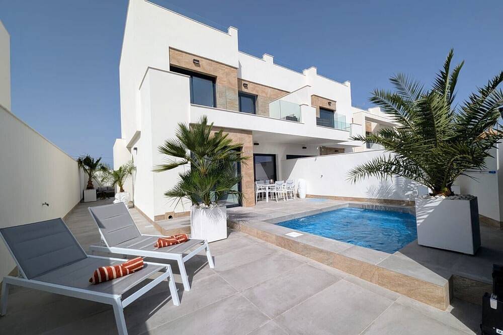 Exclusive Holiday Home 'R-40-D' with Private Pool, Wi-Fi & Air Conditioning in Los Montesinos, Costa Blanca