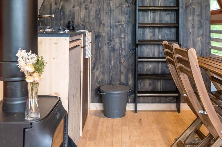 Gîte pour 4 personnes, avec Terrasse ainsi que Jardin et Piscine
