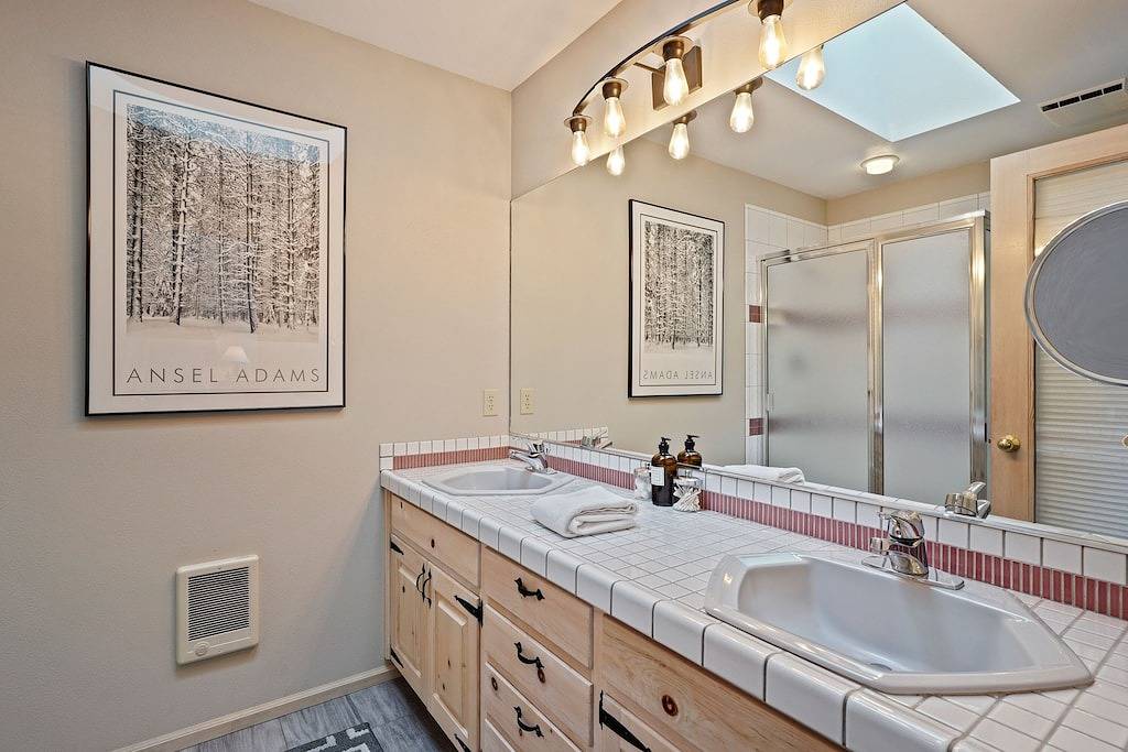 6 Todd - Adorable & Cozy, Hot Tub, Sharc Passes, Fabulous Location in Sunriver, Deschutes County