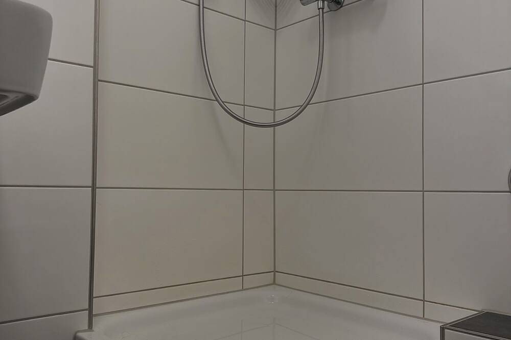 Ganze Wohnung, Zentrale und moderne Wohnung in Uninähe mit Wlan/Netflix und kleiner Küche in Oldenburg, Nordseeküste