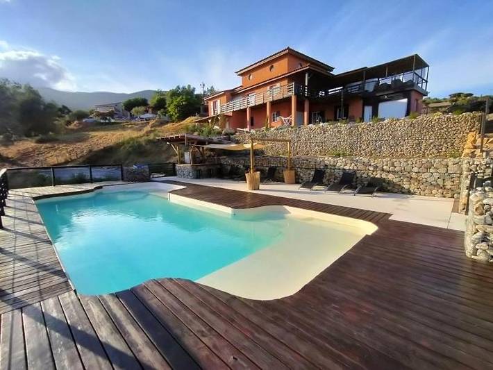 Chalet para 14 personas, con jardín además de piscina y vistas - 1