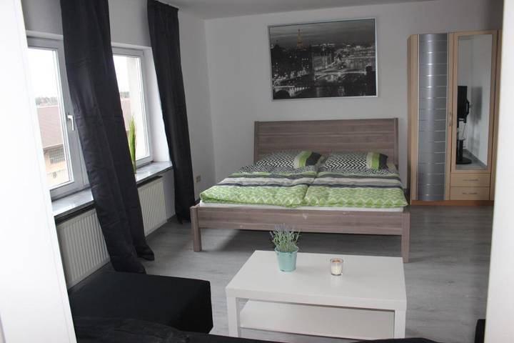 Ferienwohnung für 11 Personen, mit Balkon und Terrasse sowie Garten in Kaiserslautern