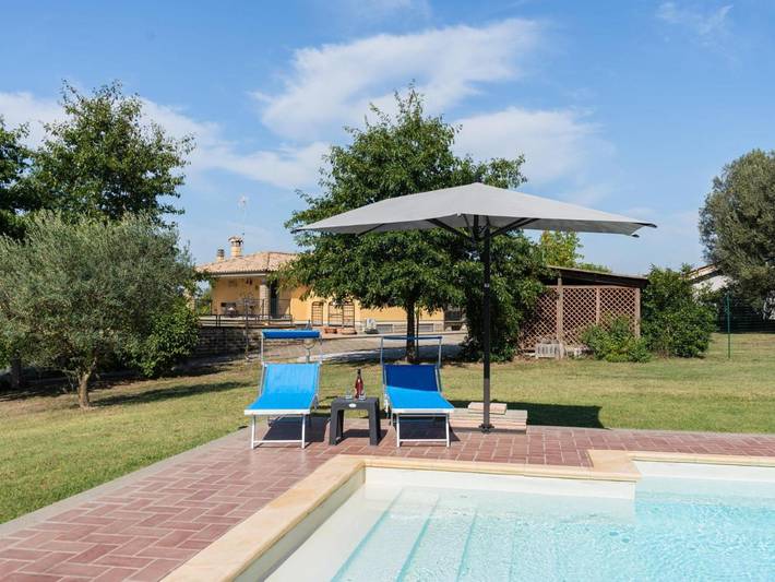 Villa per 6 persone, con piscina e balcone nonché giardino sul Lago di Bracciano