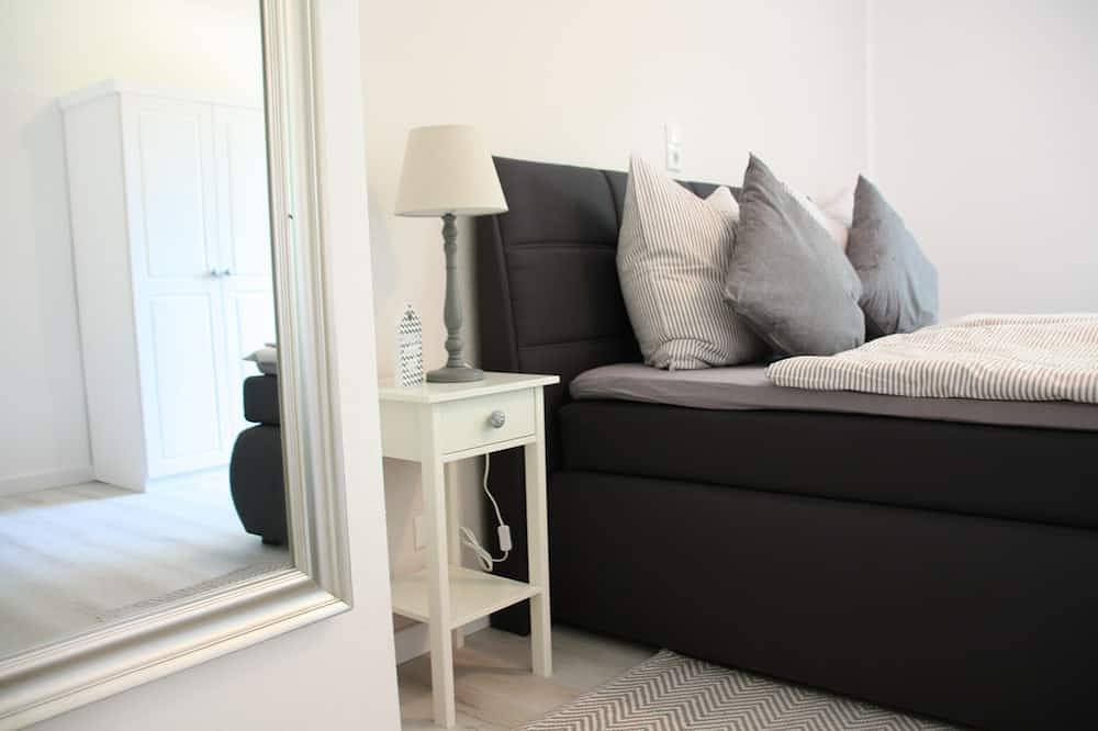 Ganze Wohnung, Große, helle Ferienwohnung in der Lüneburger Heide mit Poolhaus und 2 Balkonen in Oetzen, Landkreis Uelzen