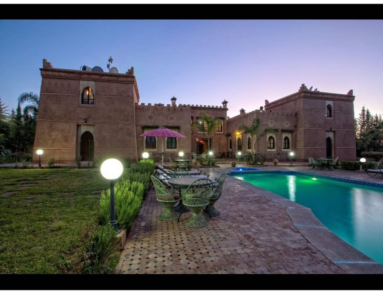 Palace with 2 villas and 2 swimming pools in Sidi Abdellah Ghiat in Sidi Abdallah Ghiat, Province Al Haouz
