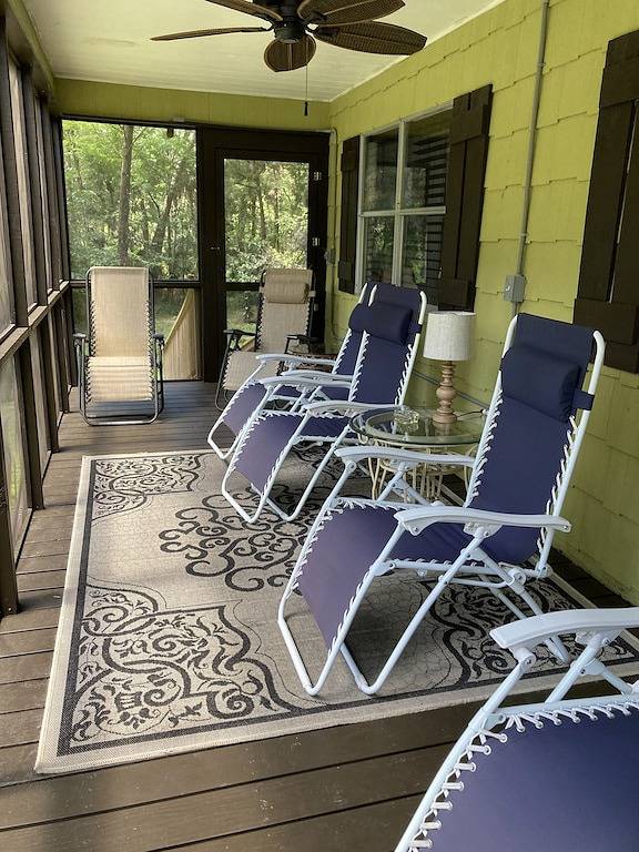 Stilt home close to Macraes, city dock, Wild Life Park. in Homosassa, Citrus County