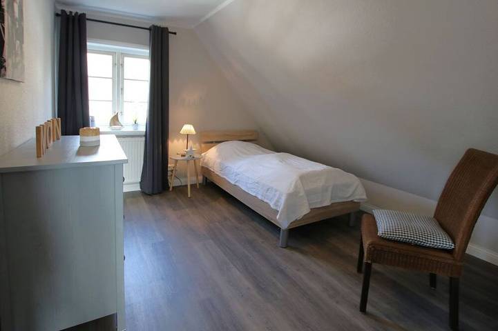 Ganze Wohnung, Starklef 29, Whg. 2 - Ferienwhg. in Wyk, 2 Personen im Og, 2- Familienhauses, 3 in Nordfriesische Inseln (Schleswig-Holstein) (Schleswig-Holstein), Wyk auf Föhr