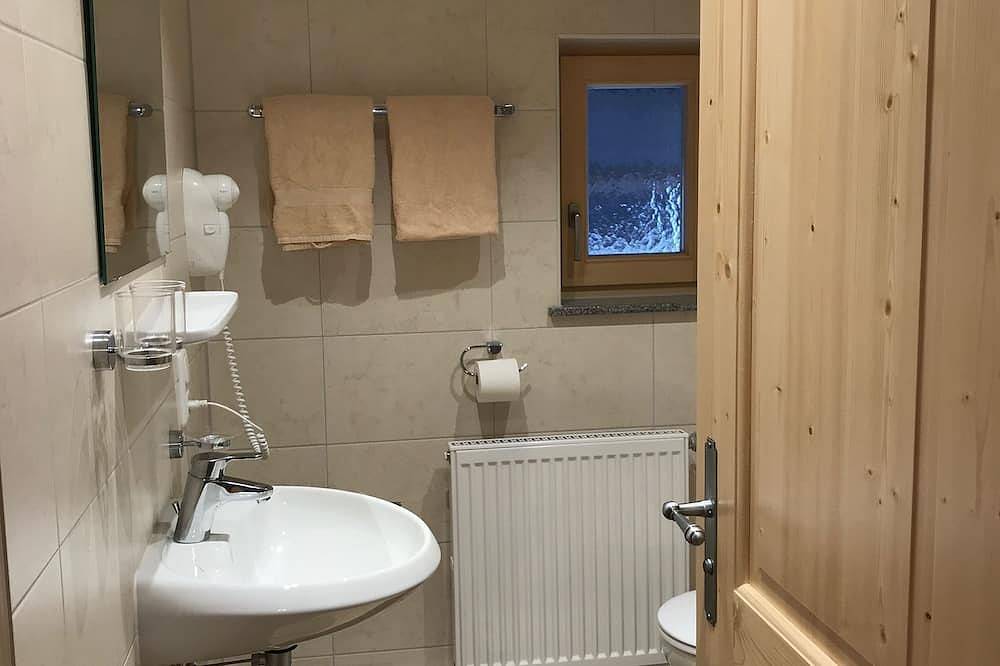 Ganze Wohnung, Kleines gemütliches Studio für 1-2 Personen mit Teeküche, 22 qm in Bayerisch Gmain, Berchtesgadener Alpen