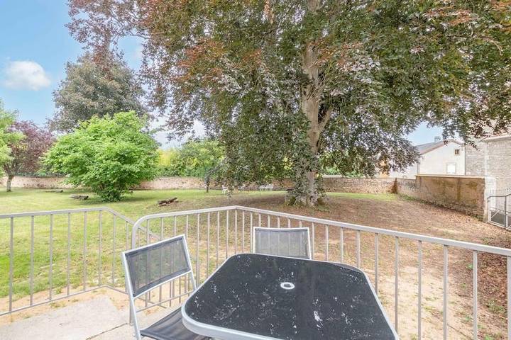 Gîte pour 4 personnes, avec terrasse et jardin à Lugny - 4