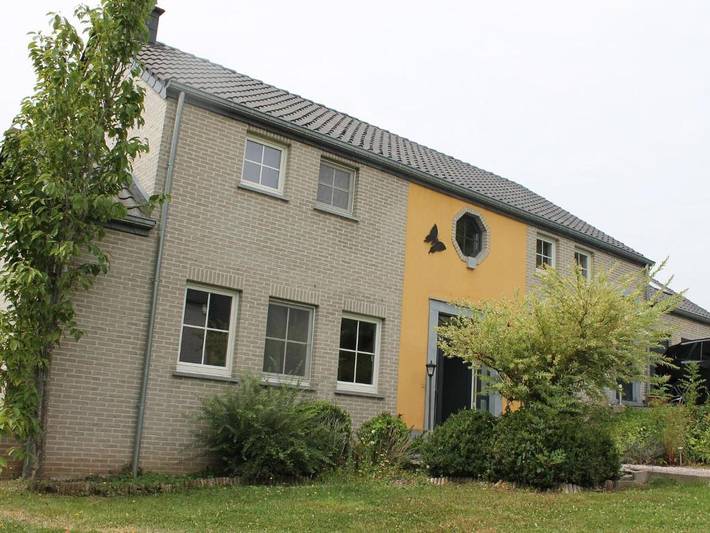 Location de vacances pour 10 personnes, avec sauna et jardin ainsi que terrasse et jacuzzi à Marchin - 3