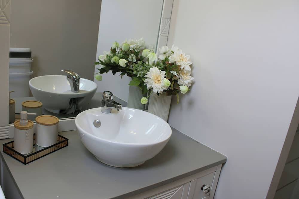 Maison de charme - Two Bedroom House, Sleeps 4 in Bourgueil, Loire Valley