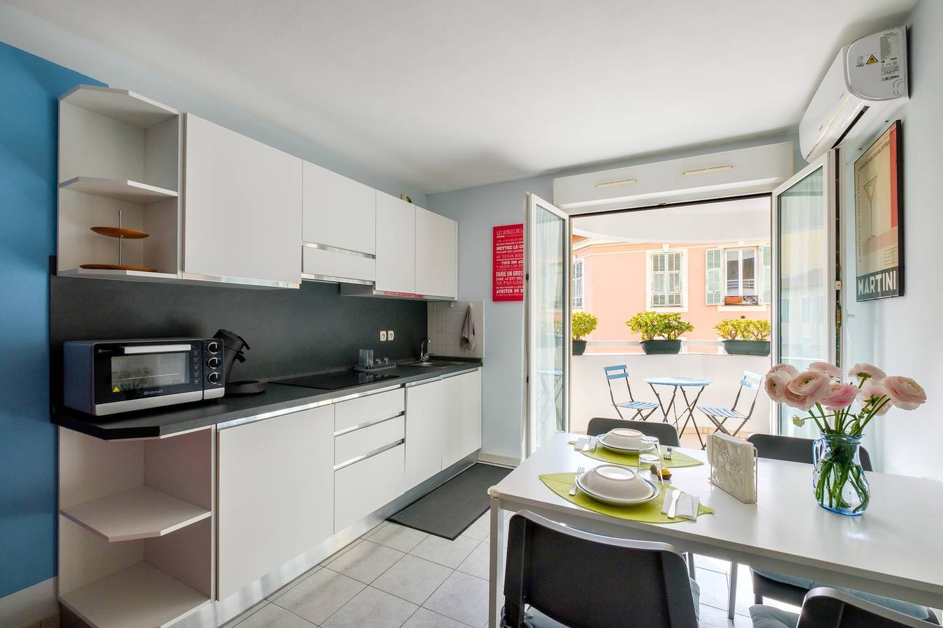 Entire apartment, Holiday Apartment "Bilocale A Nizza" with Private Terrace, Balcony & Wi-Fi in Nice (France), Nice region