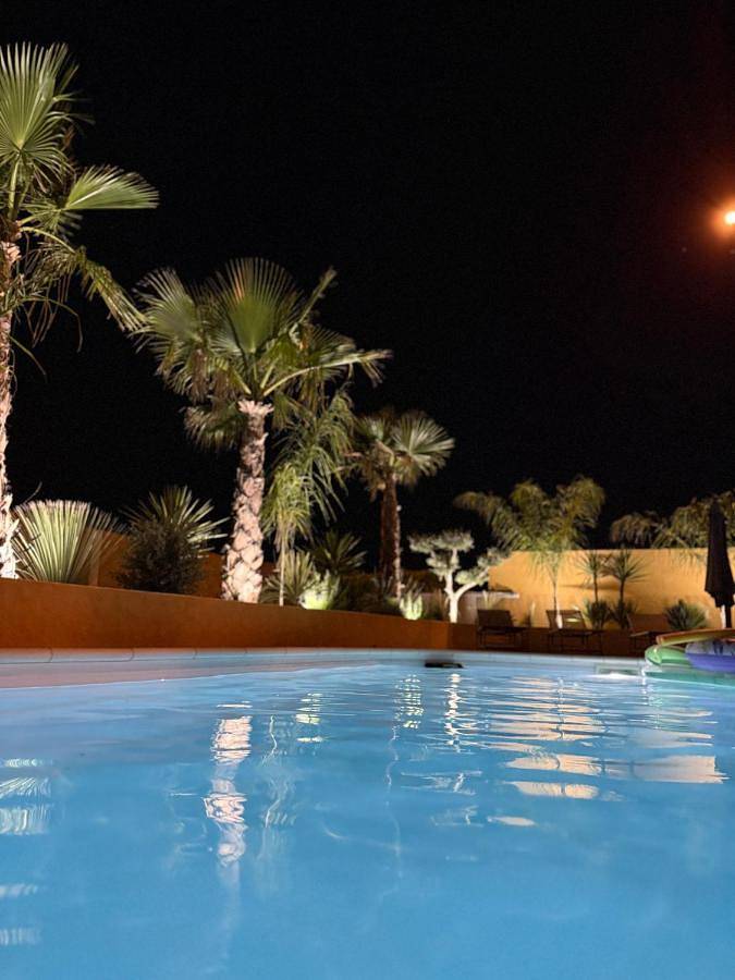 Location de vacances pour 8 personnes, avec jacuzzi ainsi que jardin et piscine à Gigean - 2