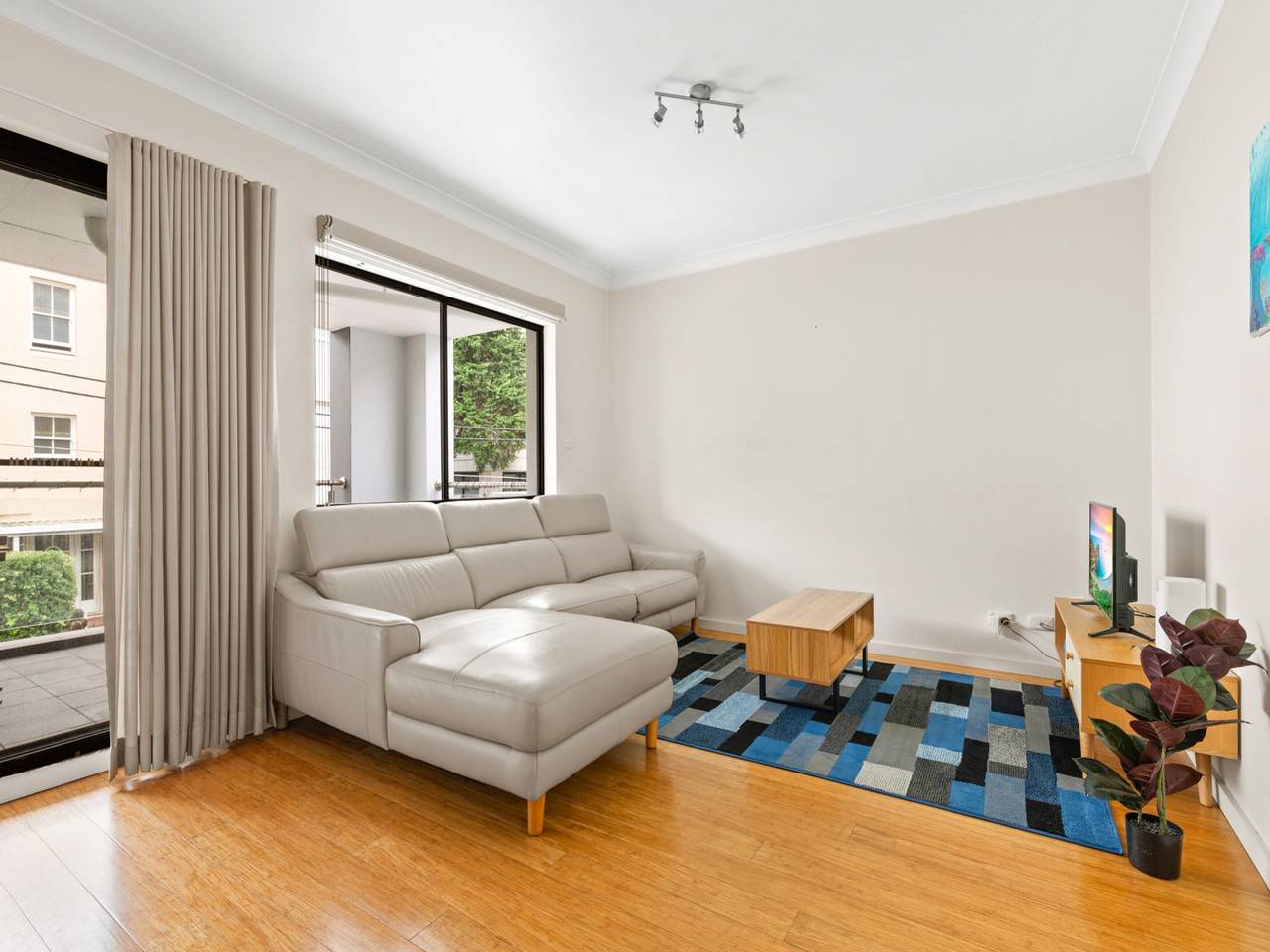Ganze Wohnung, Schönes 2-Bett-Zimmer mit Balkon in Sydney, New South Wales