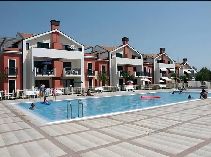 Apartment 'Sunny' with Shared Pool, Wi-Fi and Air Conditioning