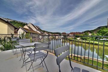 Chambre d’hôte pour 2 personnes, avec terrasse ainsi que jardin et vue, animaux acceptés à Ornans
