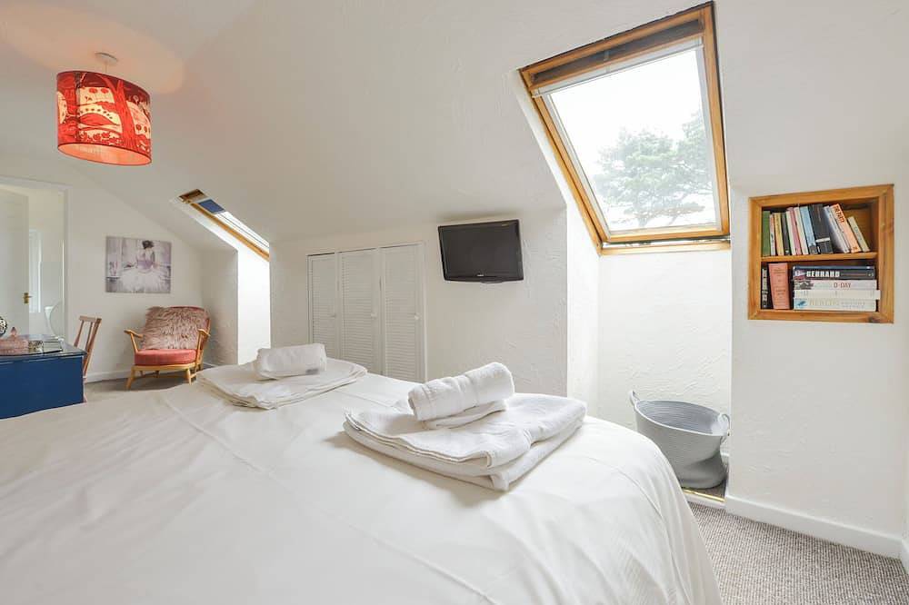 Blue Seas, pet friendly, country holiday cottage in St Mawes in St Mawes, England