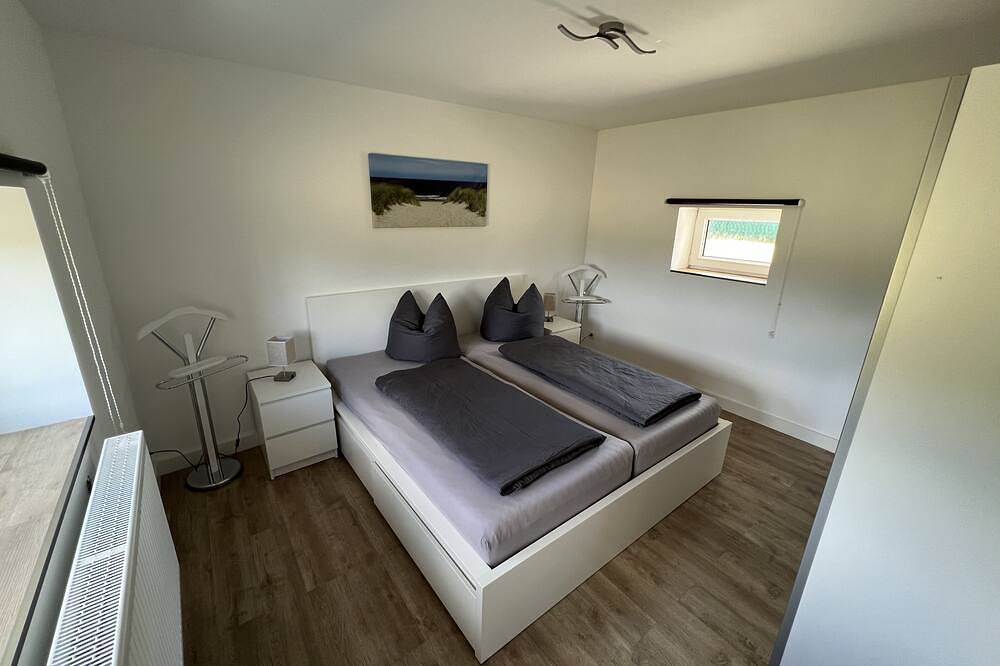 Bungalow, 4 bedrooms, 8 persons, 1.5 bathrooms, large property in Leipzig, Leipzig en omgeving