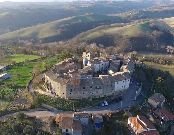 Location de vacances pour 5 personnes, avec Balcon ainsi que Terrasse et Vue à Collevecchio