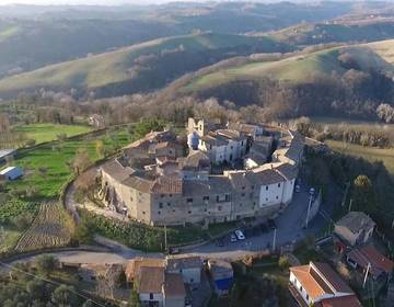 Gîte pour 5 personnes, avec vue et terrasse à Collevecchio
