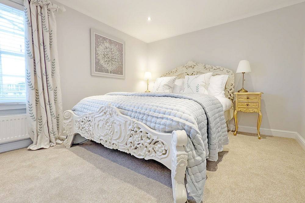 St Pancras - Chichester  -  a town house that sleeps 6 guests  in 3 bedrooms in Chichester, West Sussex