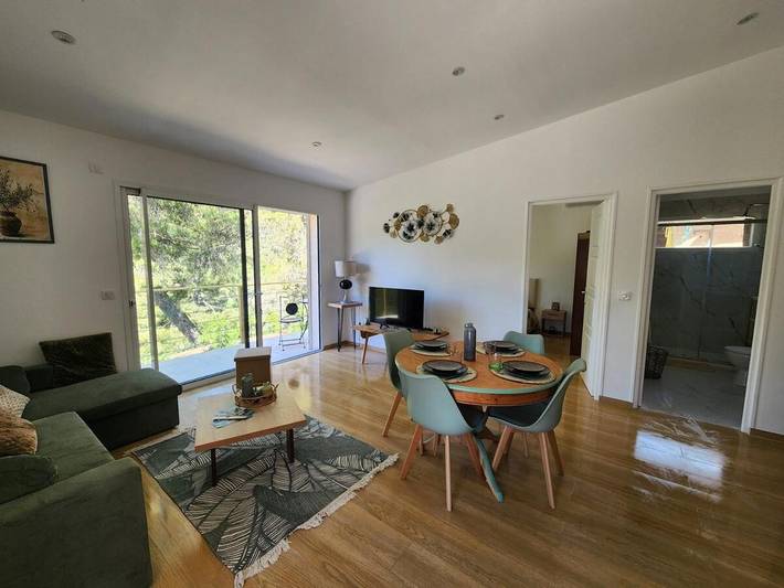 Location de vacances pour 4 personnes, avec vue et balcon à Tourrette-Levens