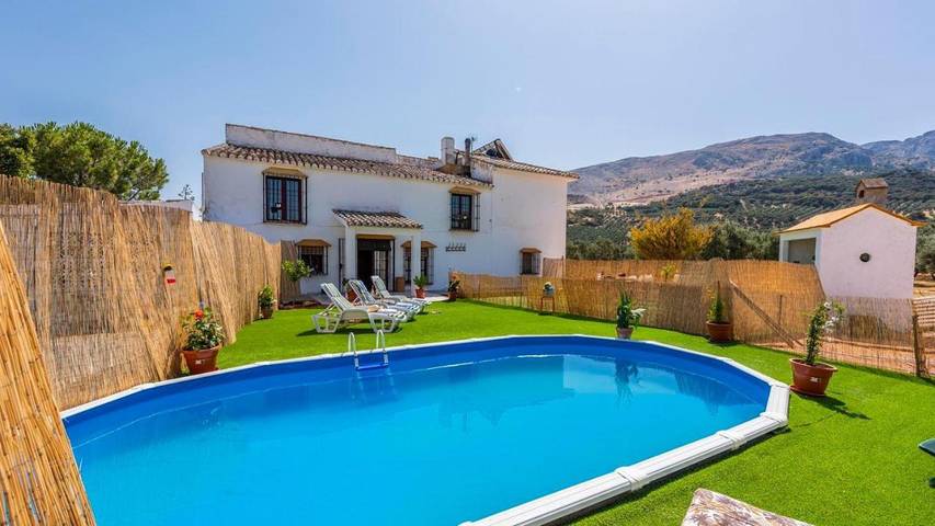 Casa rural para 10 personas, con Terraza además de Jardín y Piscina en Villanueva del Rosario